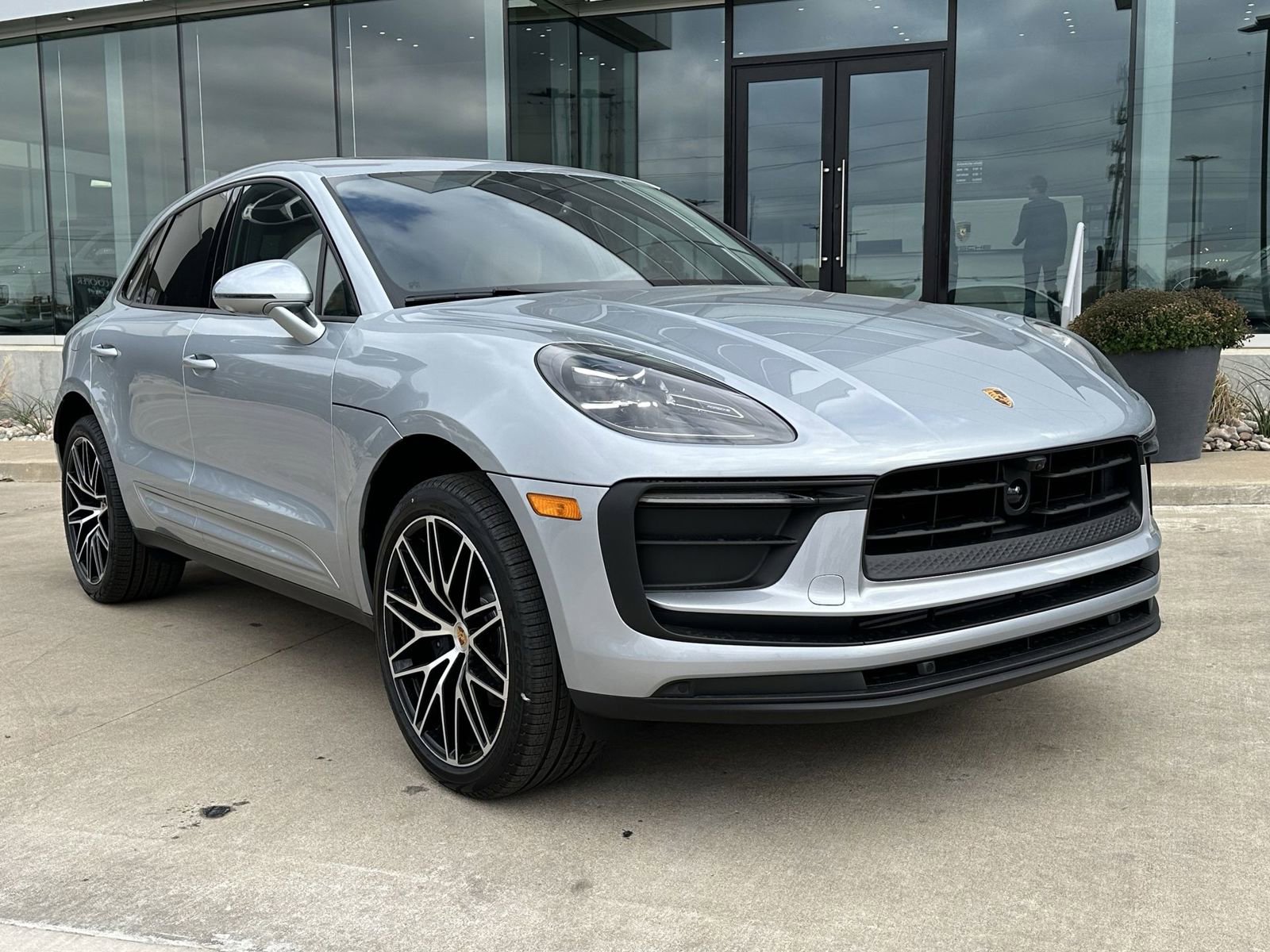 Certified 2026 Porsche Macan image 9