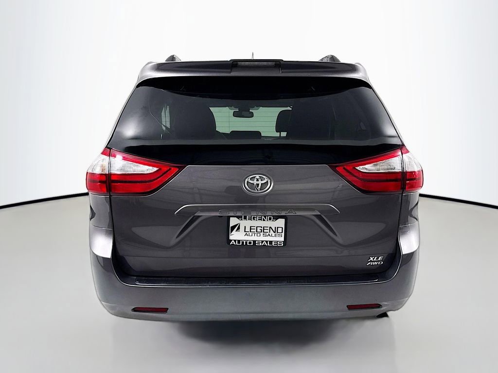 Used 2019 Toyota Sienna XLE image 7