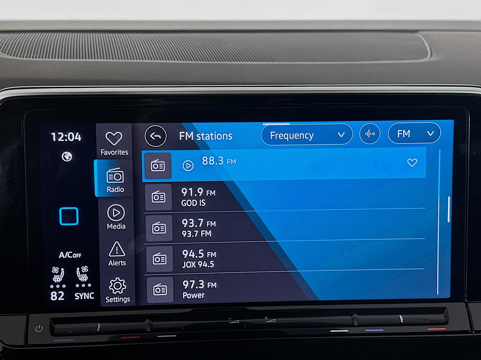 Used 2025 Volkswagen Atlas SE image 21