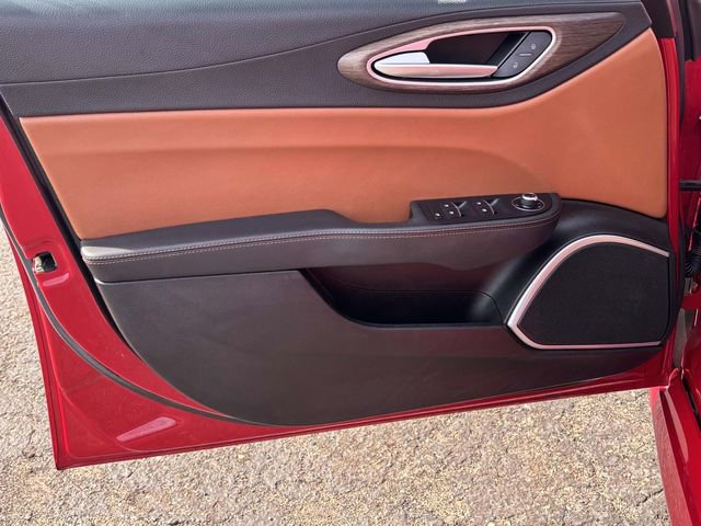 Used 2017 Alfa Romeo Giulia Ti w/ TI 19" Sport Package image 7