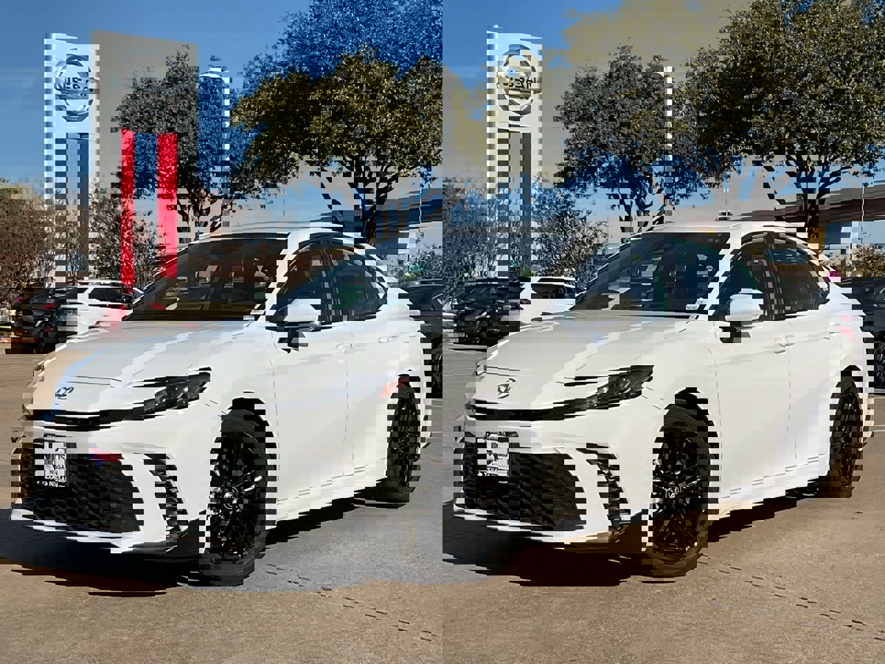 Used 2025 Toyota Camry SE image 2