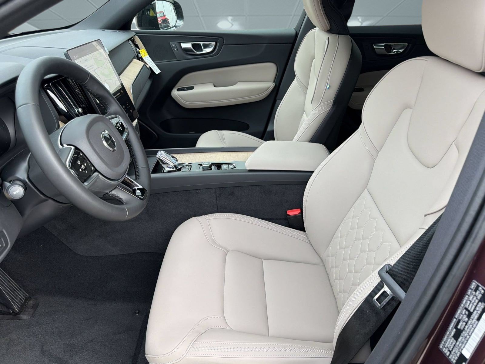 New 2026 Volvo XC60 T8 Plus w/ Climate Package AWD/4WD image 5
