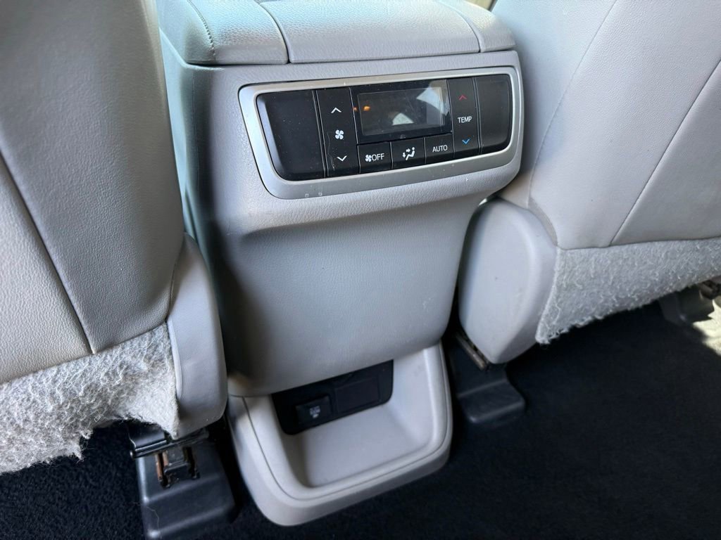 Used 2014 Toyota Highlander Limited FWD image 30