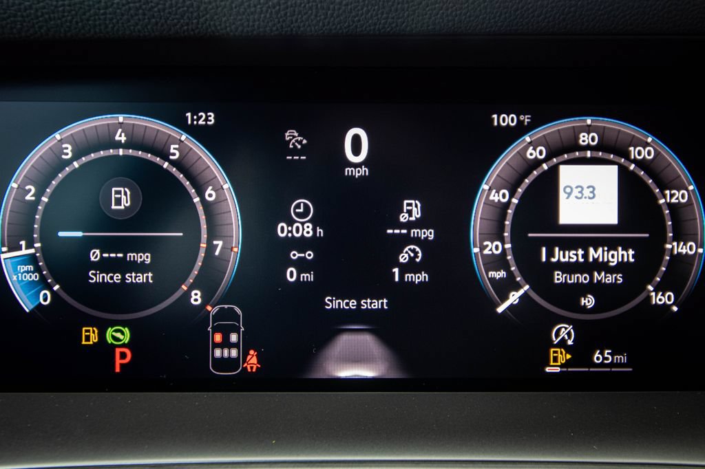 New 2026 Volkswagen Tiguan SE R-Line FWD image 40