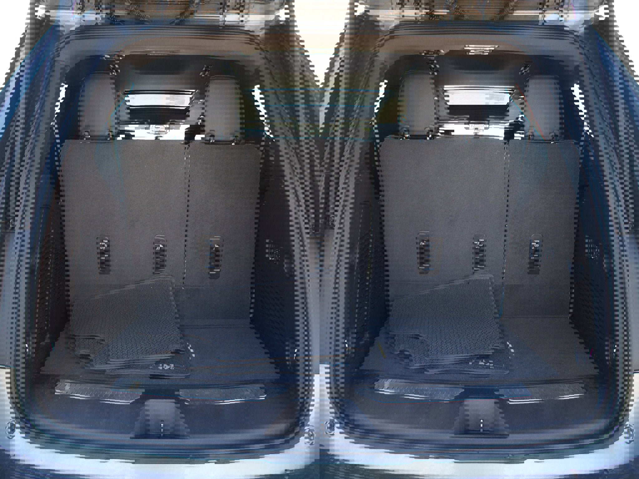 Used 2021 GMC Yukon Denali w/ Denali Premium Package image 19