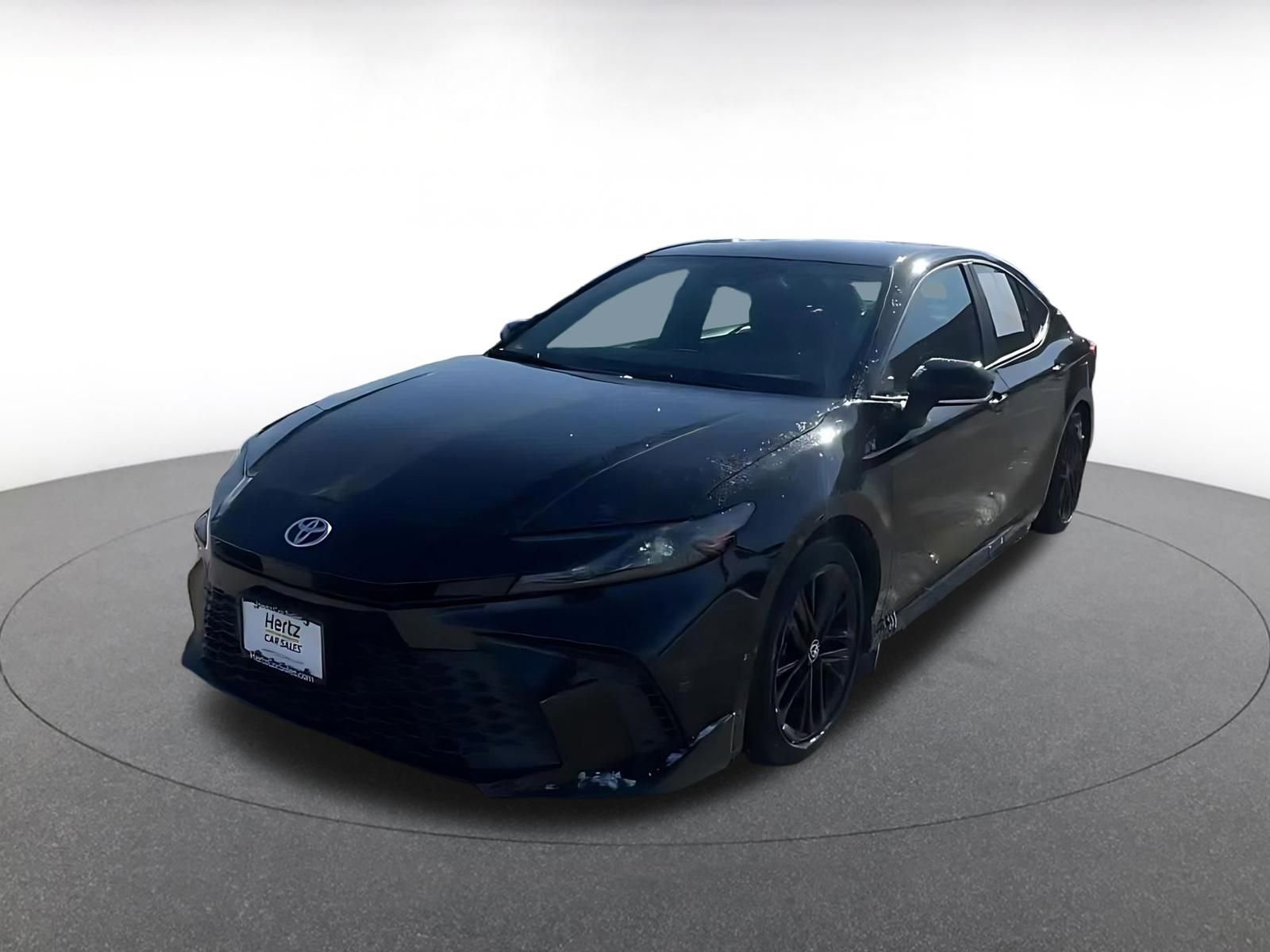 Used 2025 Toyota Camry SE image 4