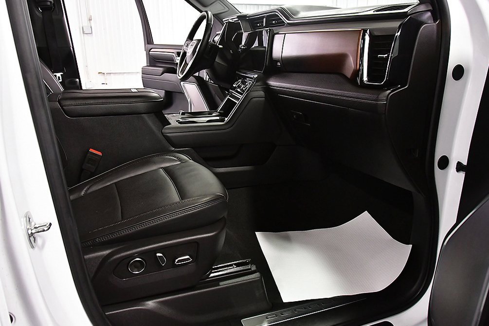 Used 2025 GMC Sierra 3500 Denali w/ Denali Reserve Package image 32