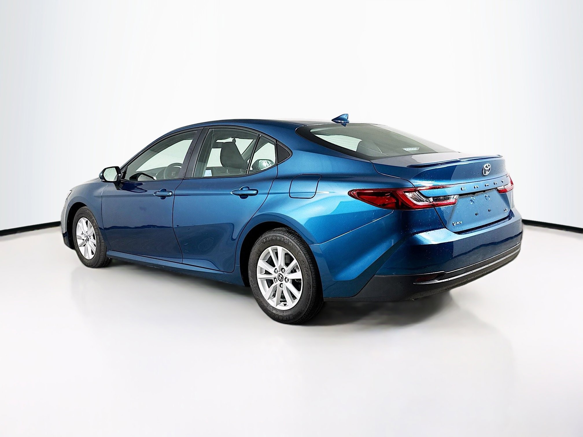 Used 2025 Toyota Camry LE w/ Convenience Package FWD image 28