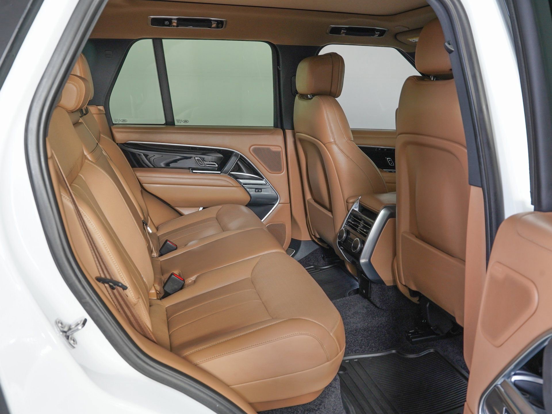 Used 2025 Land Rover Range Rover SE image 10