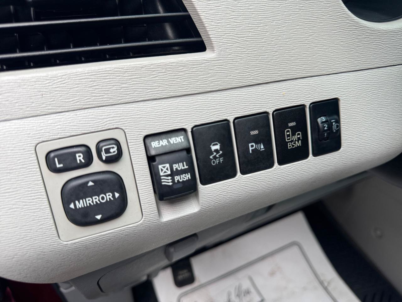 Used 2014 Toyota Sienna Limited w/ Limited Convenience Package FWD image 18