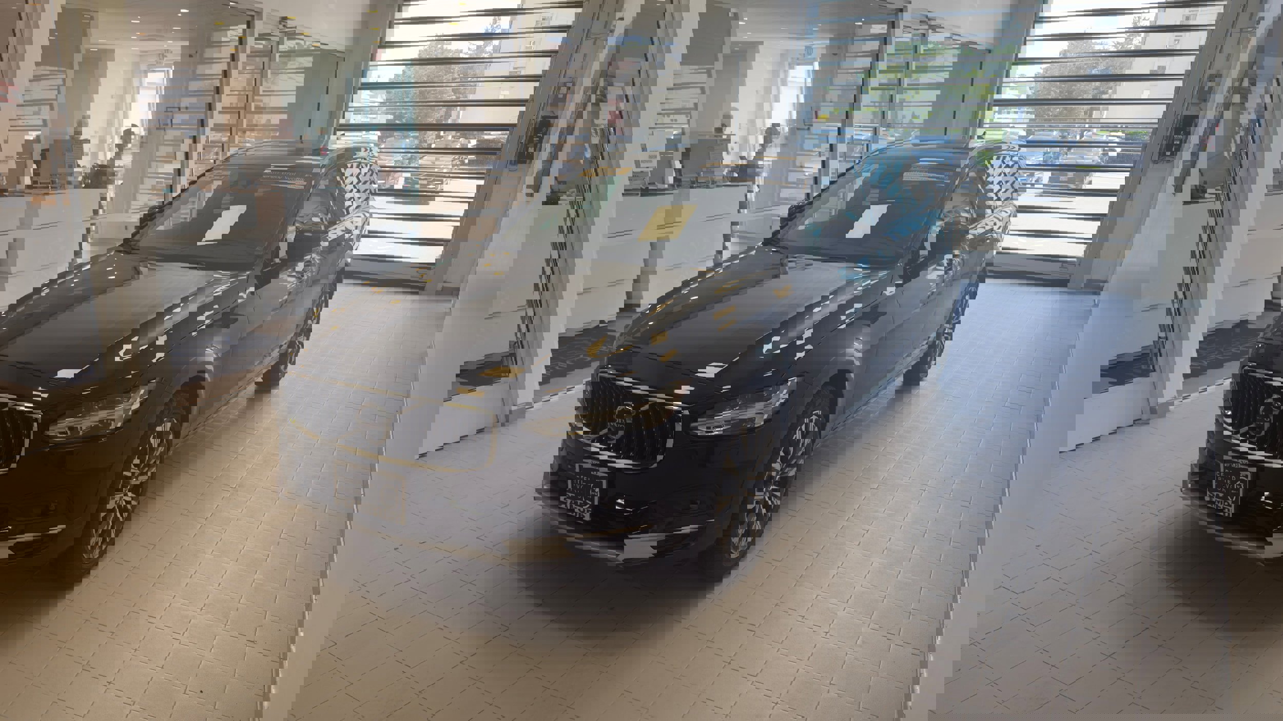 Used 2024 Volvo V90 B6 Cross Country Plus image 3