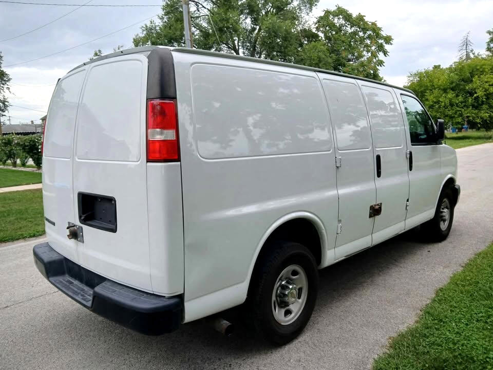 Used 2018 Chevrolet Express 2500 w/ Driver Convenience Package image 7