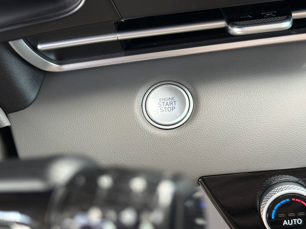 Used 2023 Hyundai Elantra SEL w/ Cargo Package image 29