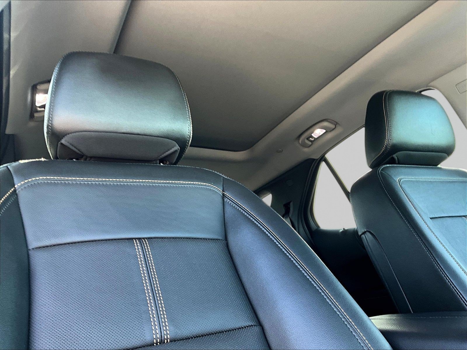 Used 2023 Chevrolet Equinox Premier FWD image 27