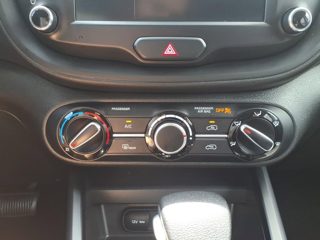 Used 2023 Kia Soul LX w/ LX Technology Package FWD image 17