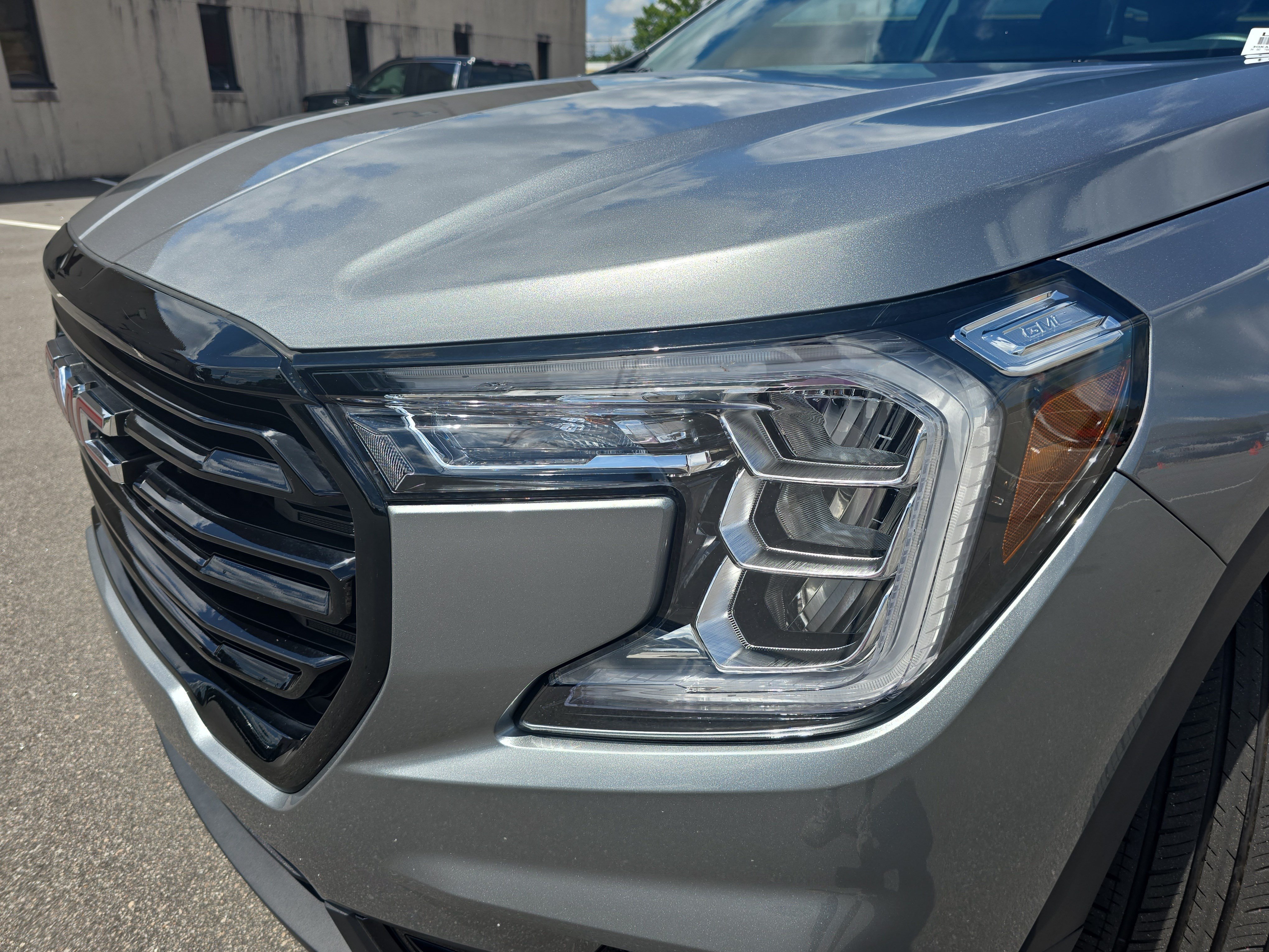 Used 2024 GMC Terrain SLE w/ Driver Convenience Package FWD image 30