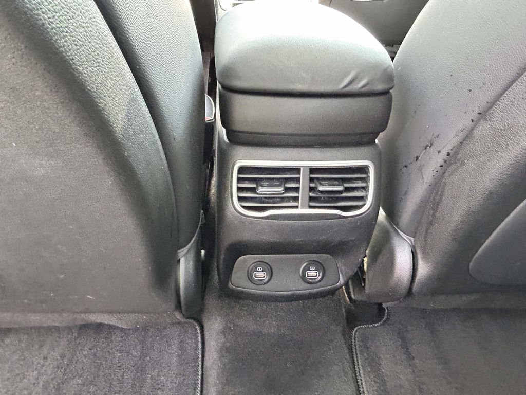 Used 2022 Hyundai Santa Fe SEL w/ Convenience + Premium Package FWD image 10