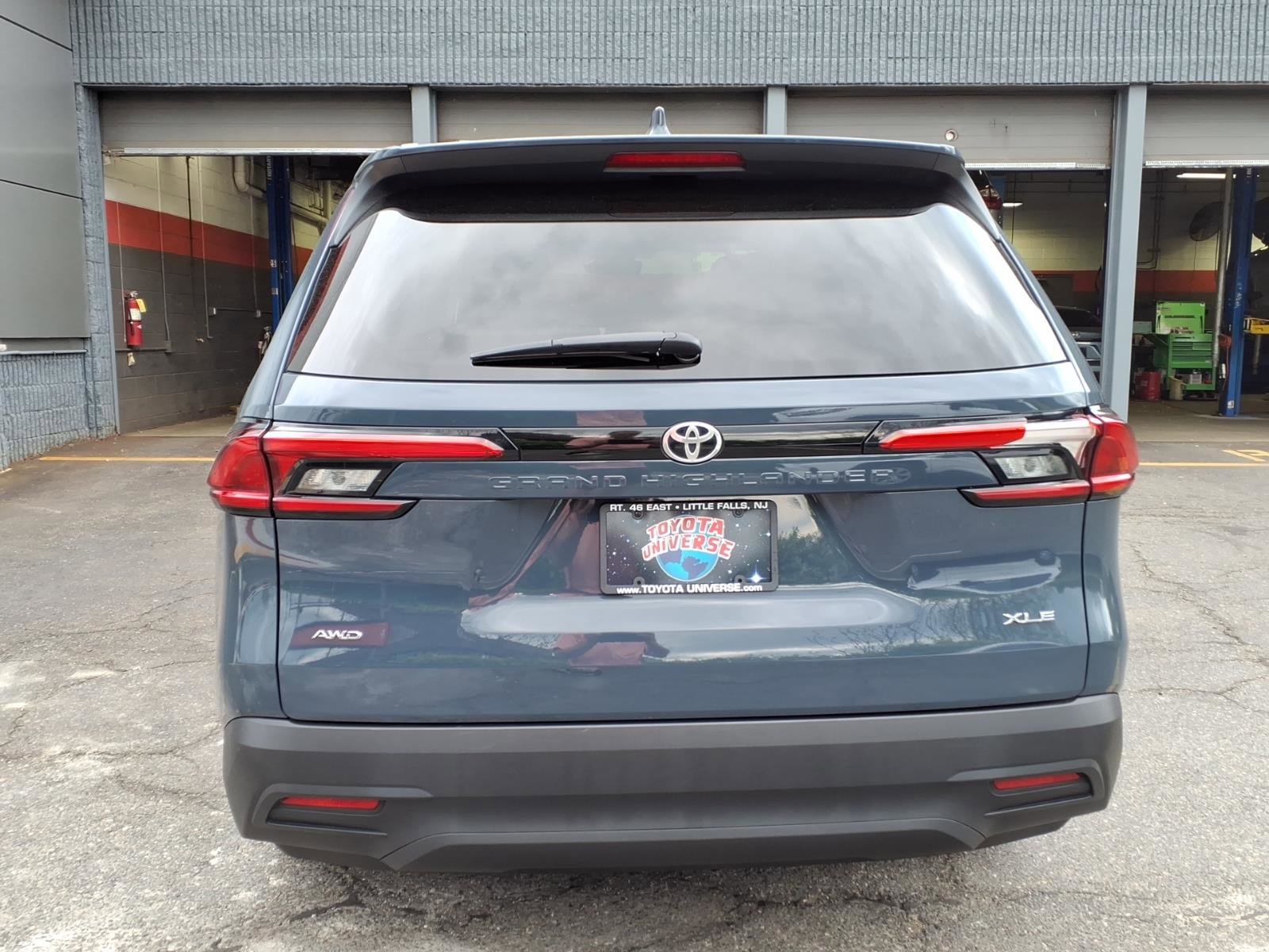 Certified 2024 Toyota Grand Highlander AWD image 5