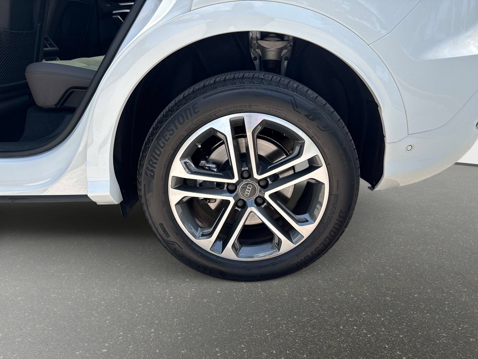 Used 2025 Audi Q5 Premium w/ Convenience Package AWD/4WD image 10