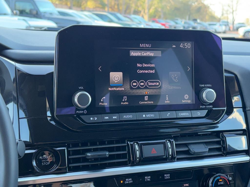 Used 2025 Nissan Pathfinder SV image 17