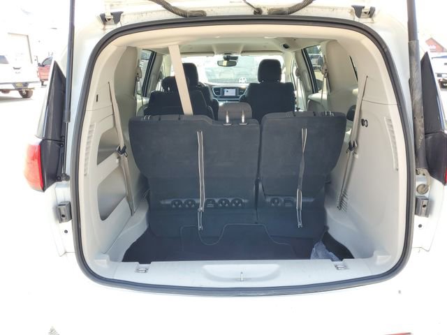 Used 2023 Chrysler Voyager LX FWD image 7