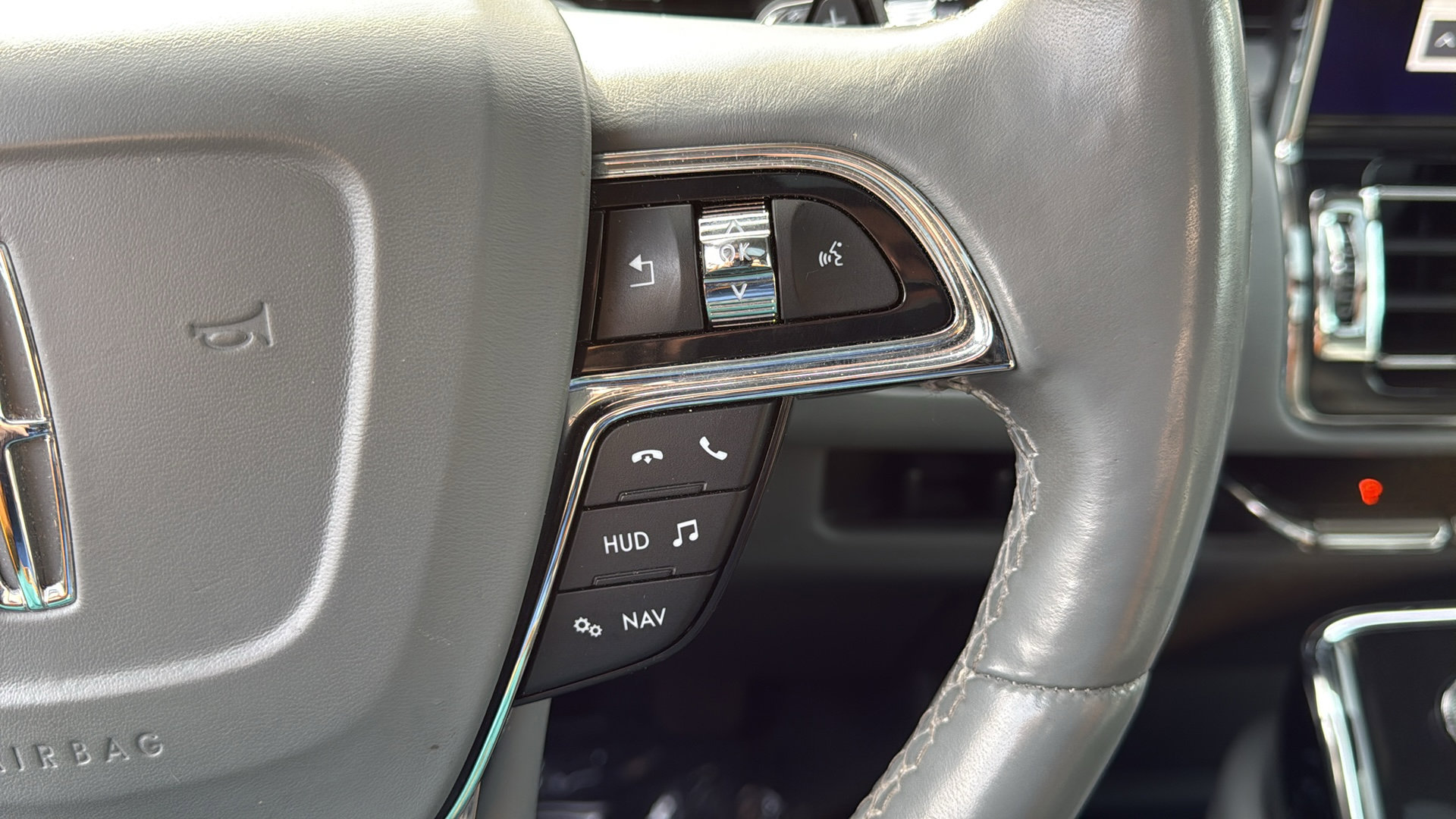 Used 2020 Lincoln Navigator L Reserve w/ Luxury Package image 16