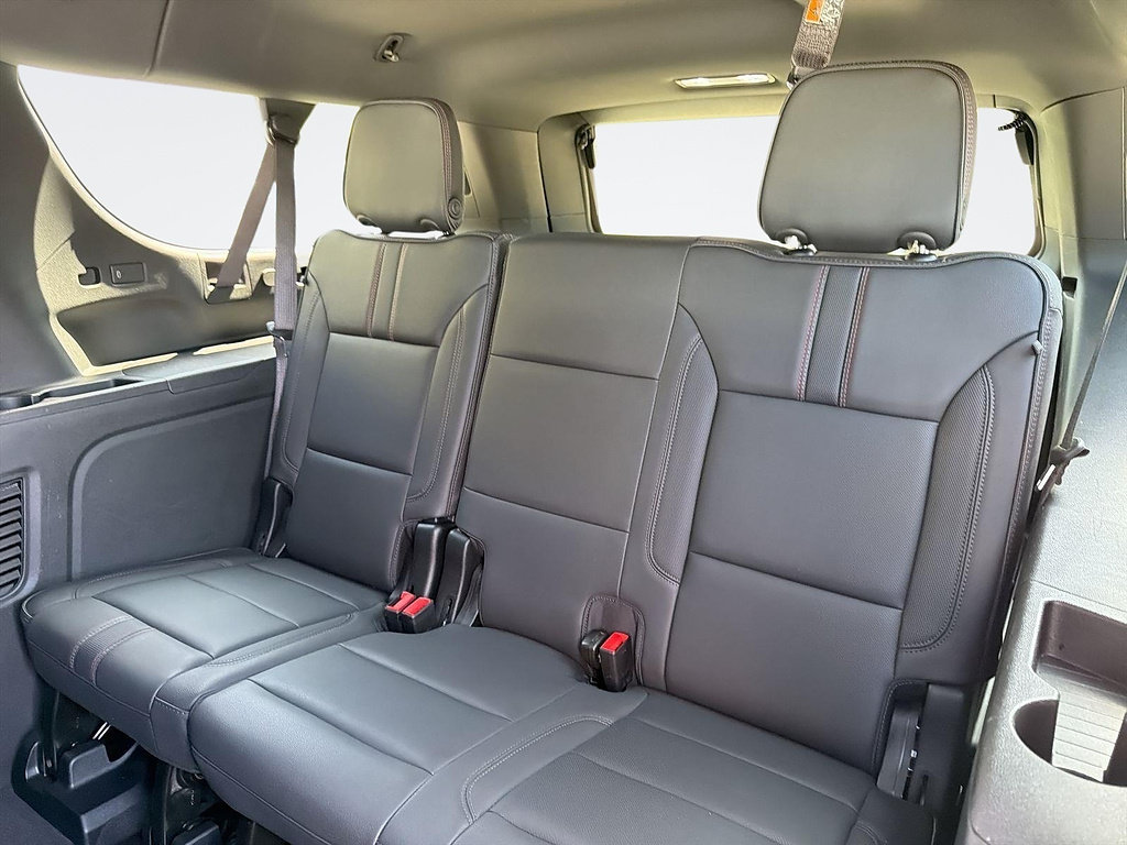 Used 2026 Chevrolet Suburban RST RWD image 26