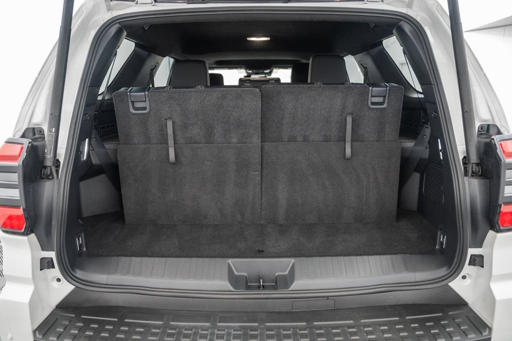 Used 2025 Toyota 4Runner Limited AWD/4WD image 10