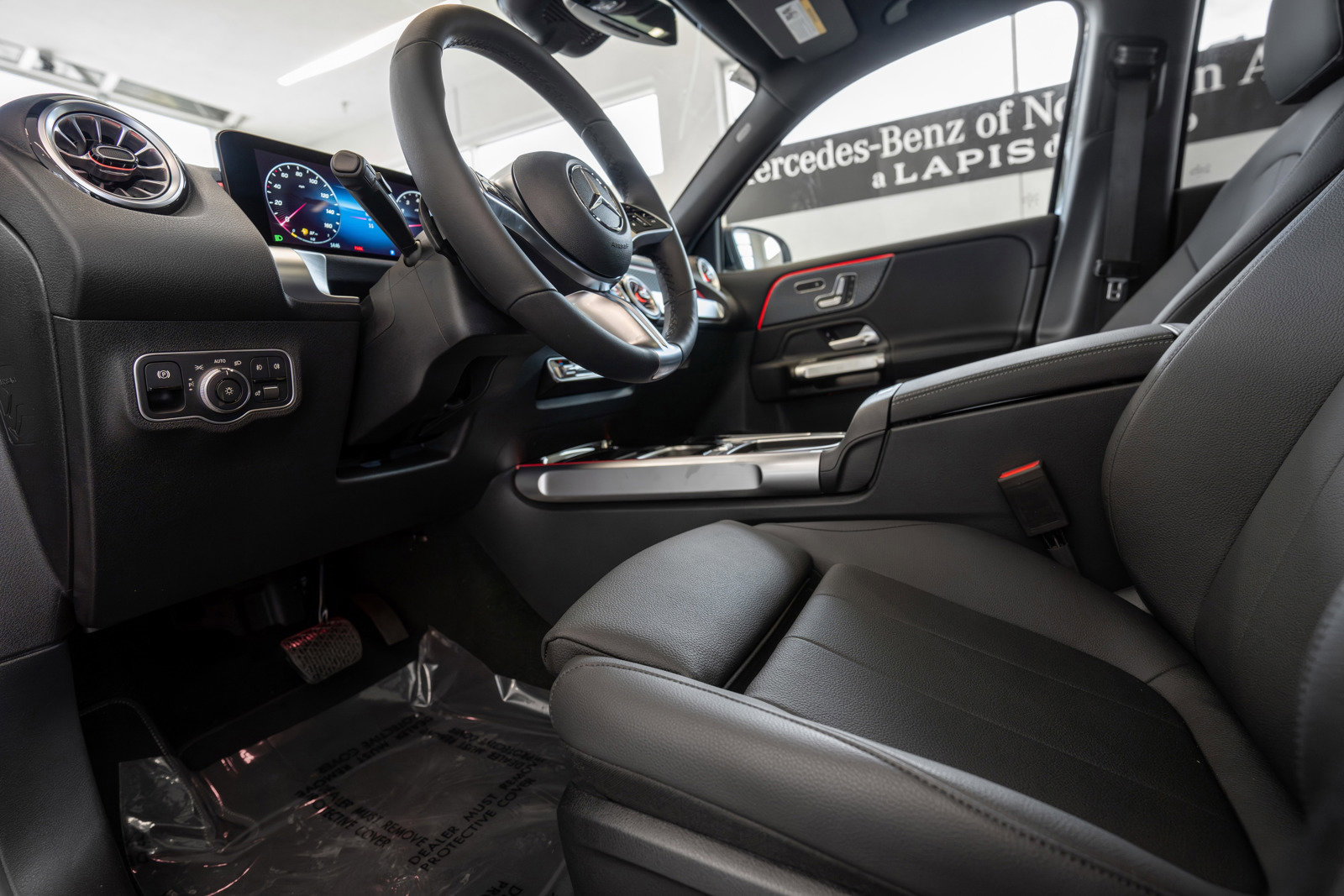 Used 2024 Mercedes-Benz GLB 250 w/ Exclusive Package image 6