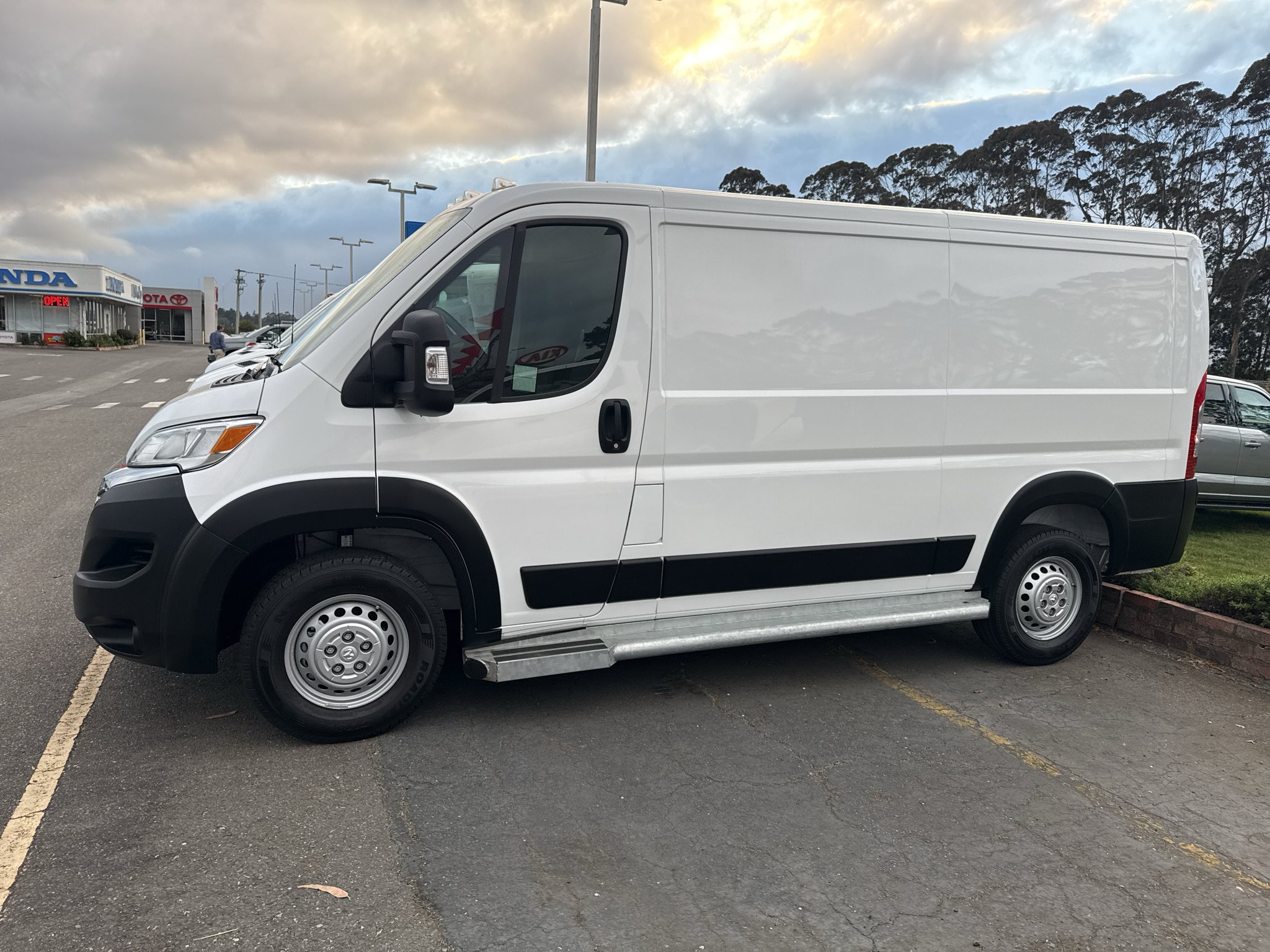 Used 2025 RAM ProMaster 2500 w/ U-Haul Equipment Group FWD image 2