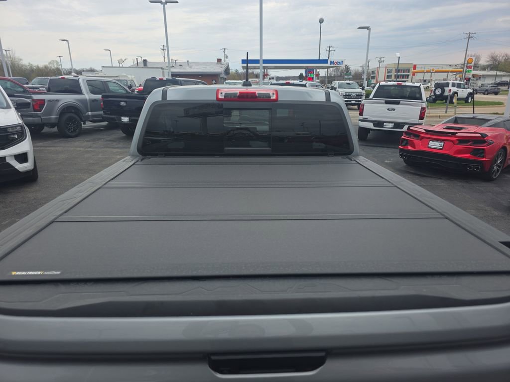 Used 2024 Chevrolet Colorado ZR2 w/ Technology Package AWD/4WD image 10