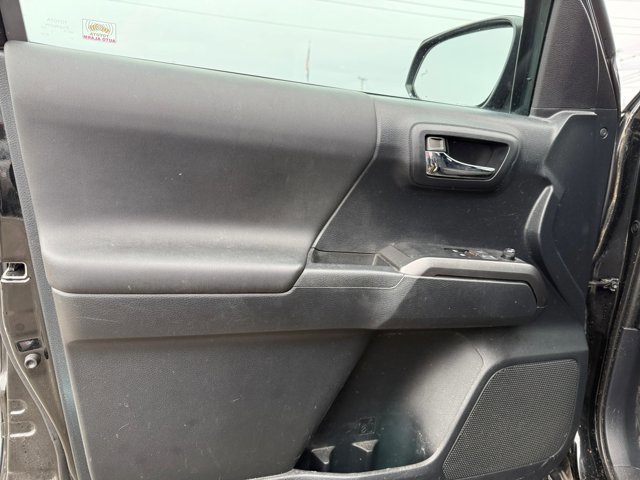 Used 2019 Toyota Tacoma TRD Sport w/ Technology Package image 20