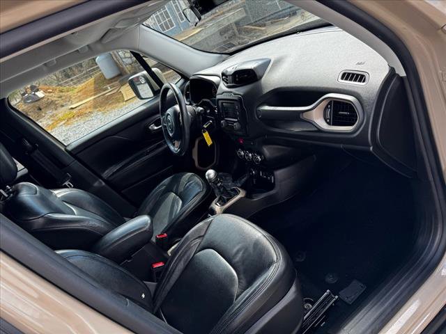 Used 2016 Jeep Renegade Latitude w/ Cold Weather Group image 24