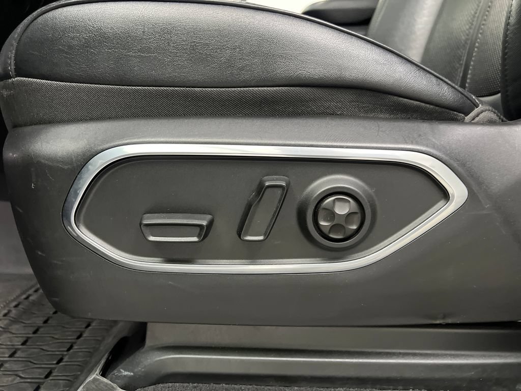 Used 2024 Jeep Wagoneer Series III AWD/4WD image 13