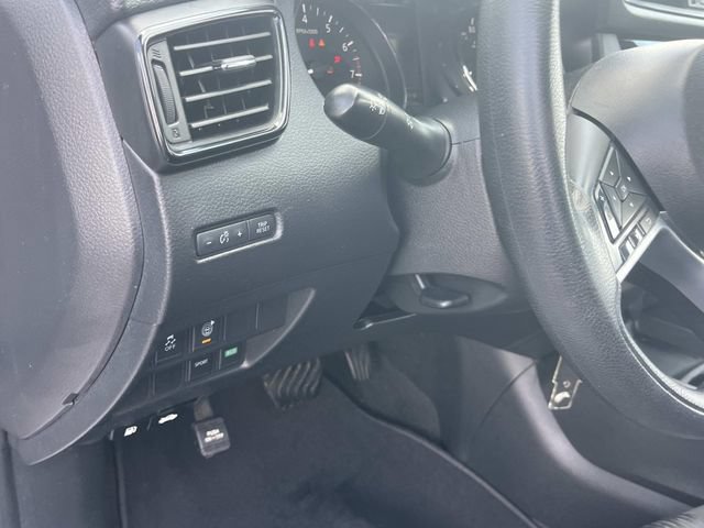 Used 2017 Nissan Rogue S FWD image 23