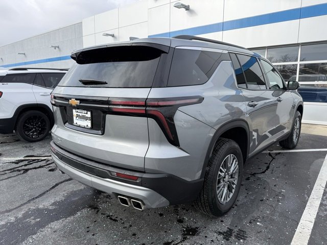 Used 2025 Chevrolet Traverse LT image 9