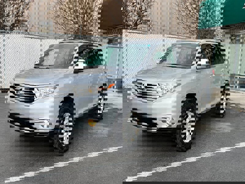 Used 2011 Toyota Highlander SE image 3