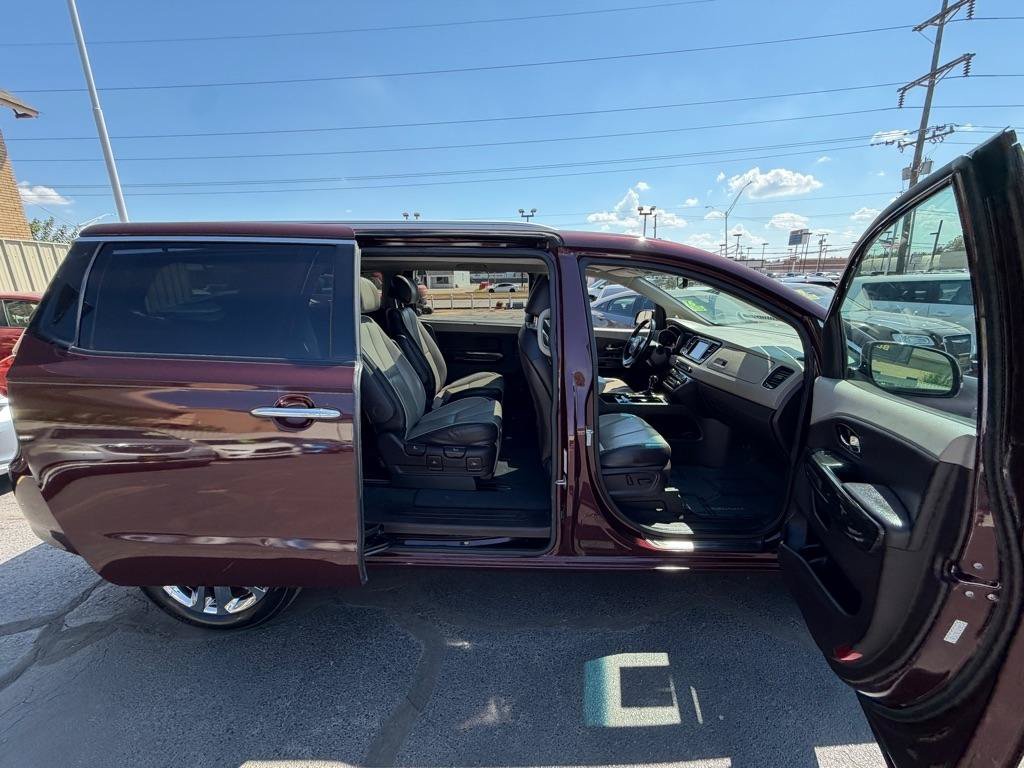Used 2016 Kia Sedona SX Limited FWD image 23