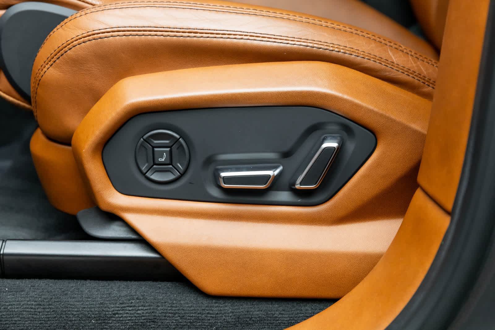 Used 2022 Lamborghini Urus AWD/4WD image 31