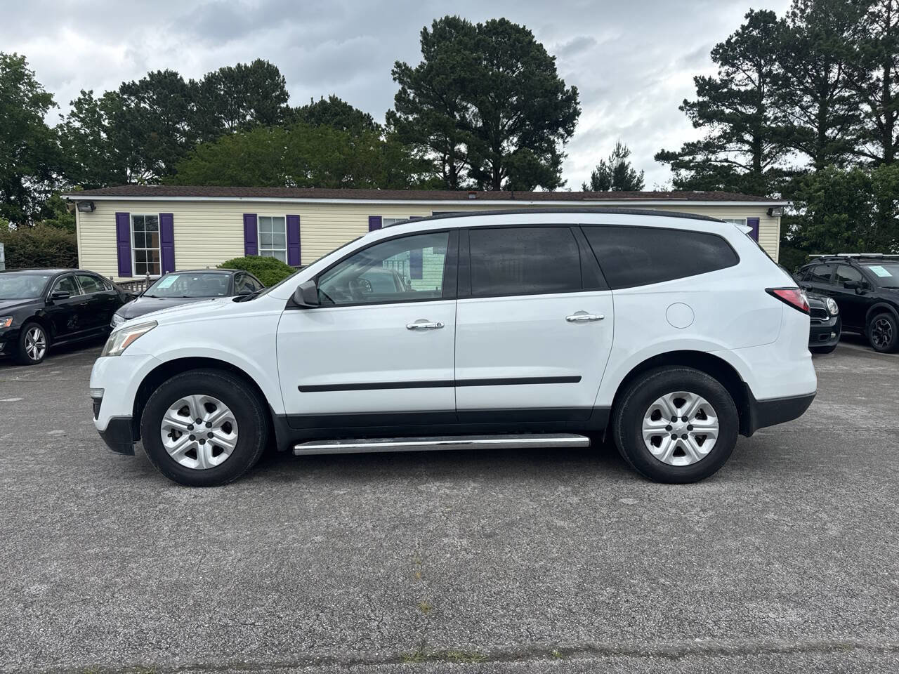 Used 2016 Chevrolet Traverse LS FWD image 9
