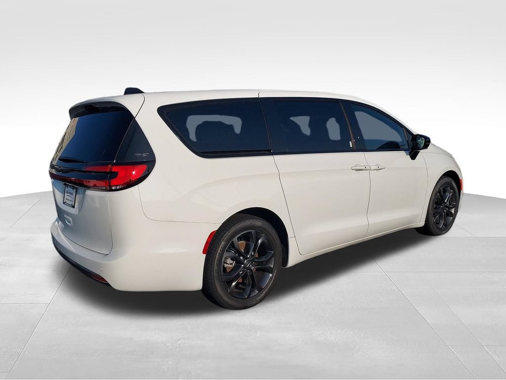 New 2026 Chrysler Pacifica Select FWD image 5
