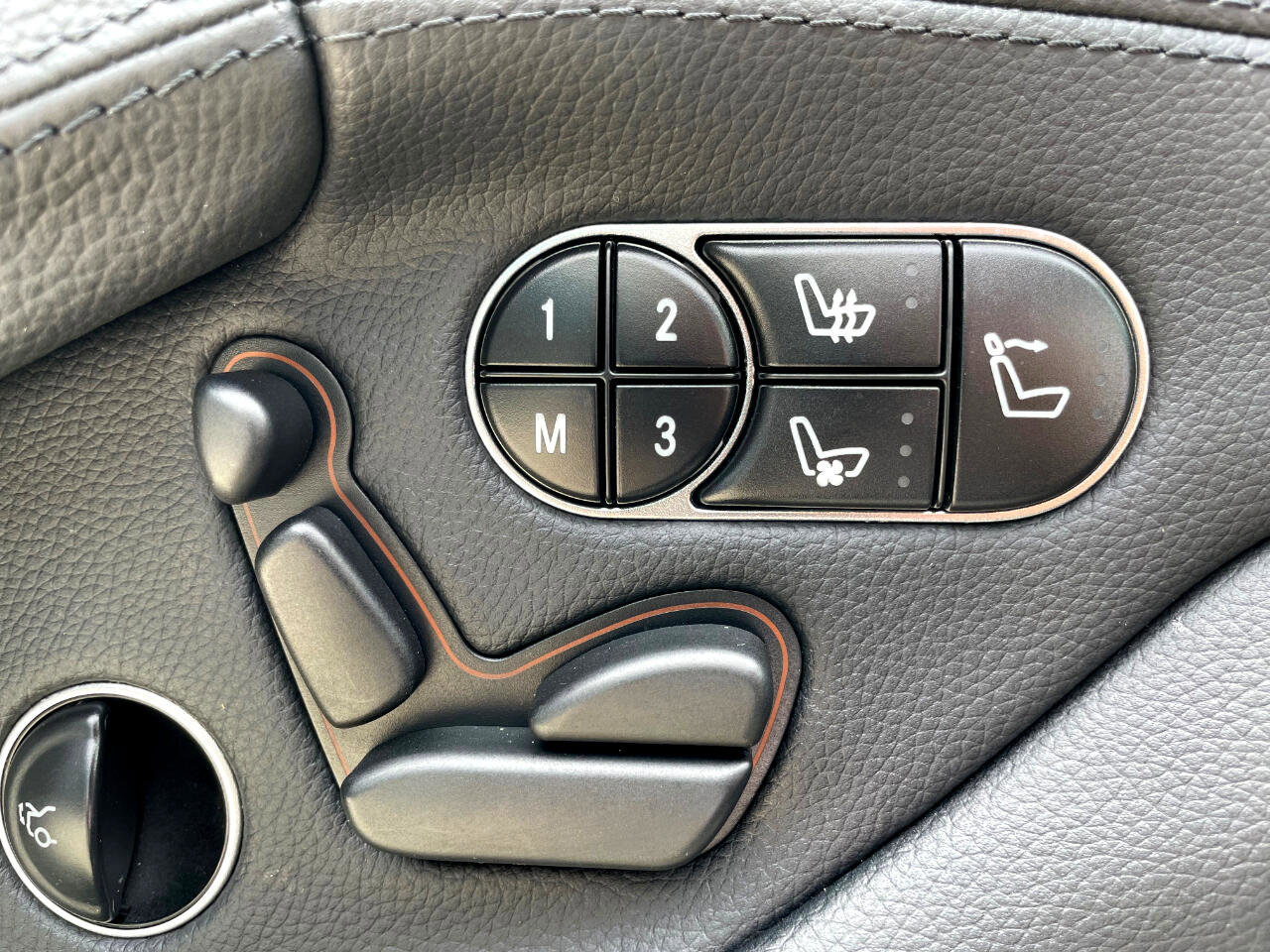 Used 2009 Mercedes-Benz SL 550 image 19