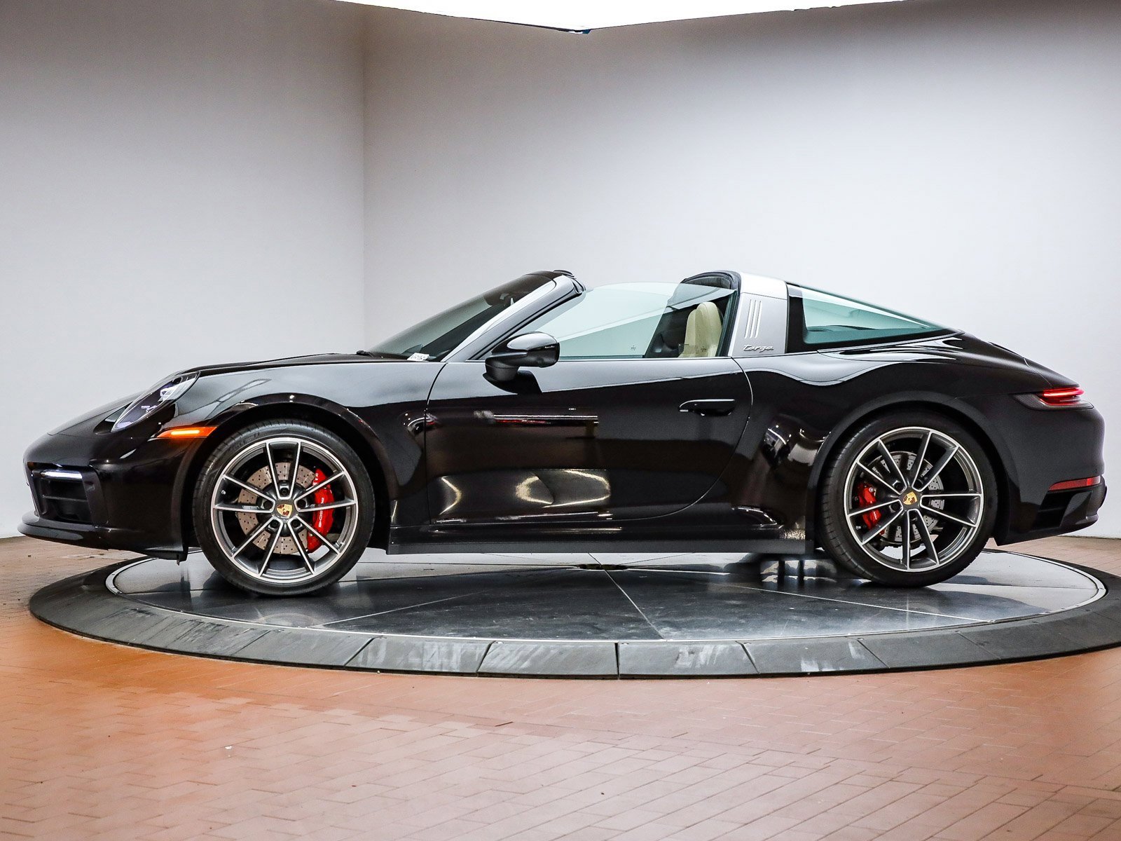 Used 2024 Porsche 911 Targa 4S image 2