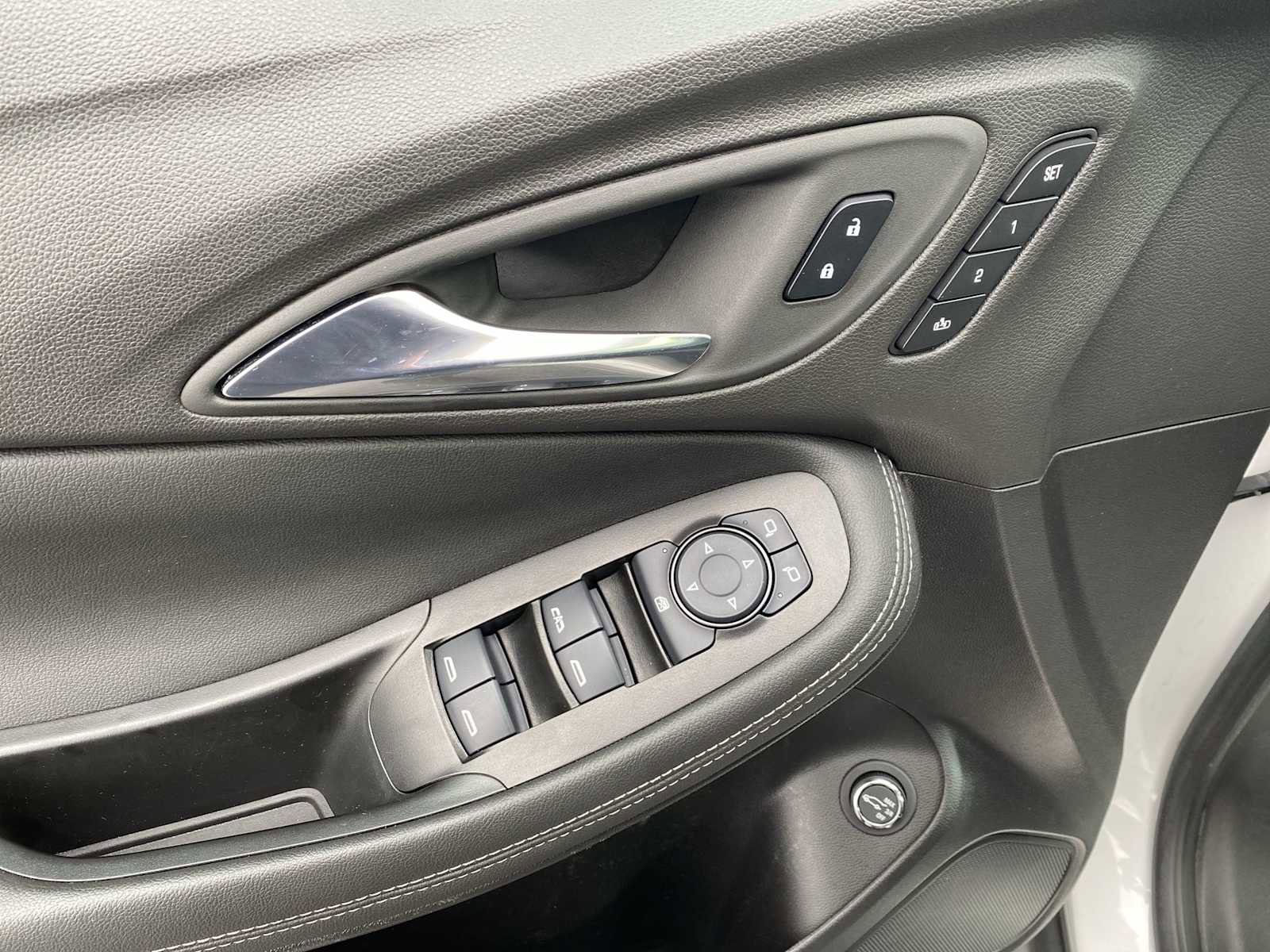 Used 2023 Buick Encore GX Essence w/ Experience Buick Package image 29