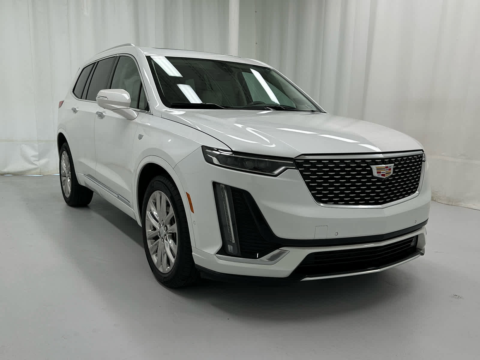 Used 2023 Cadillac XT6 Premium Luxury w/ Technology Package image 1