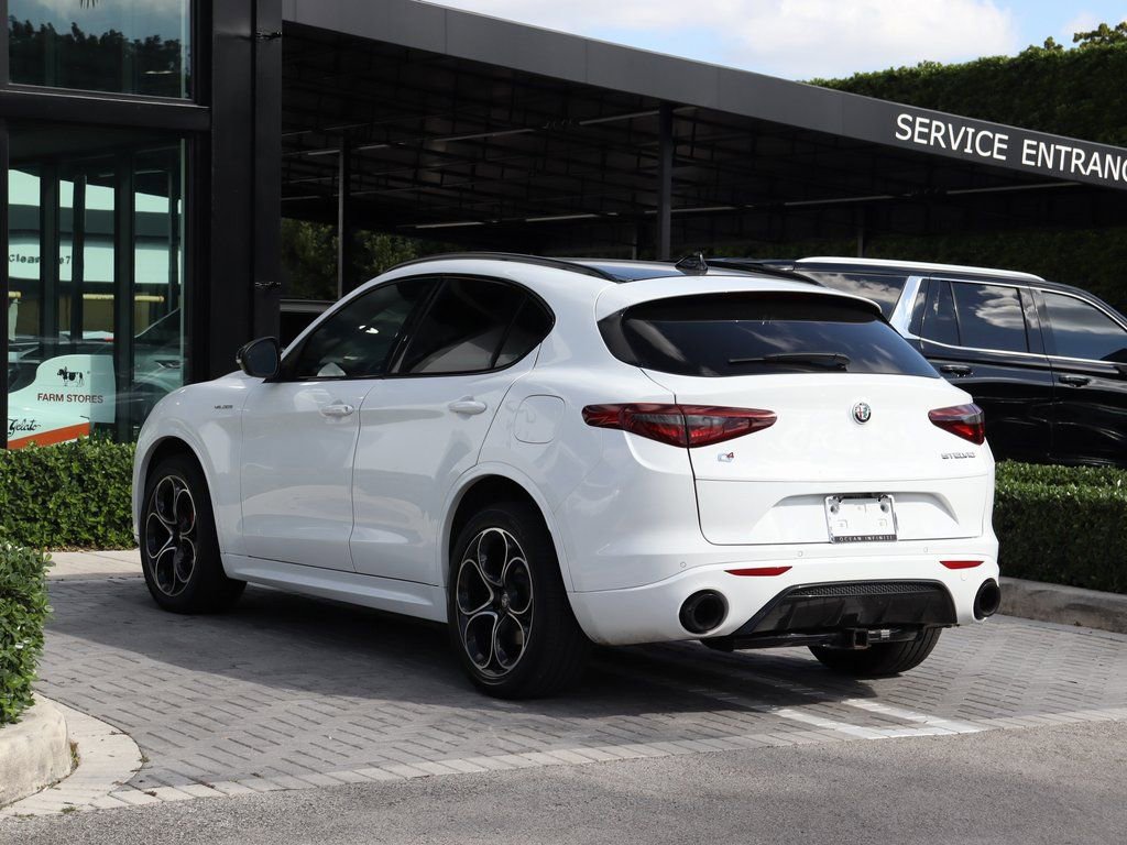 Used 2023 Alfa Romeo Stelvio Veloce image 5