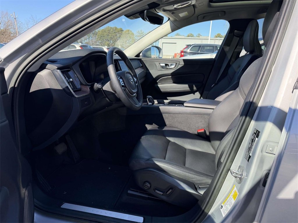 Used 2023 Volvo XC60 B5 Plus w/ Protection Package Premier image 5