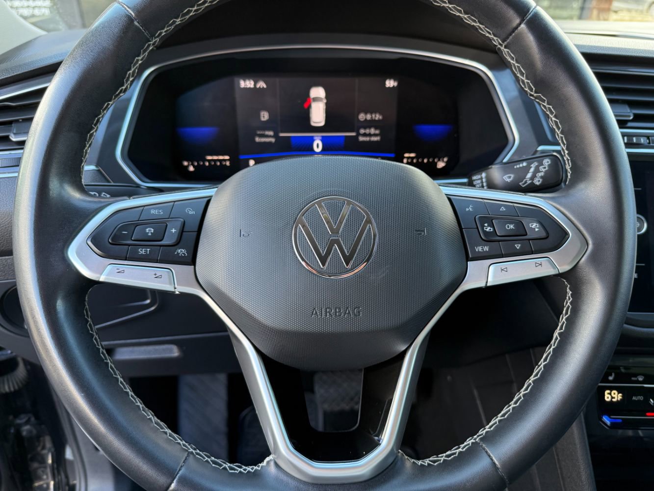 Used 2023 Volkswagen Tiguan SE image 11