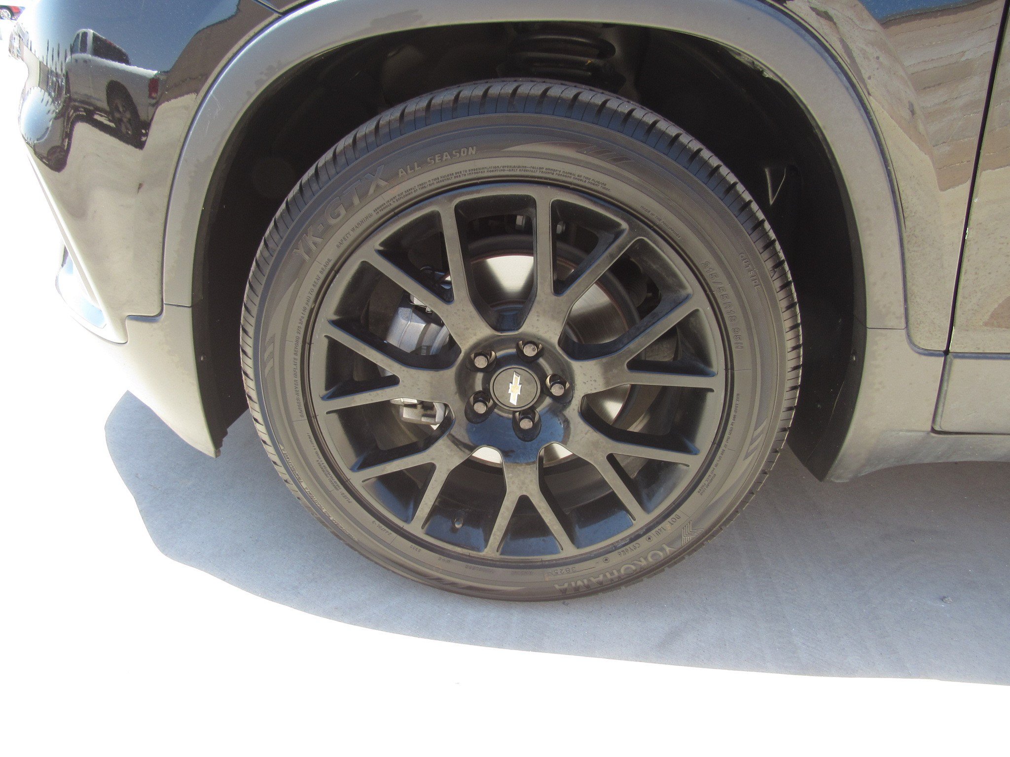 Used 2021 Chevrolet Trax LT w/ Midnight Edition FWD image 4