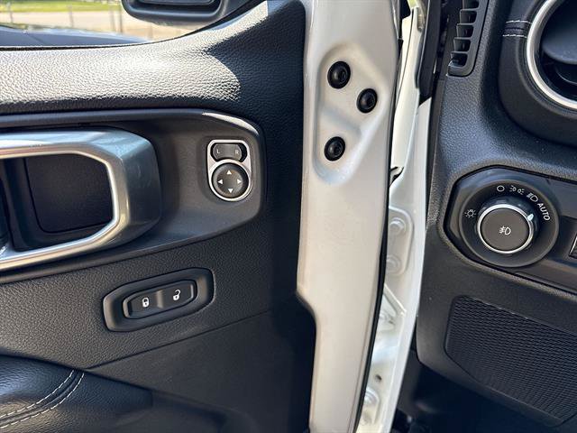 Used 2018 Jeep Wrangler Unlimited Sahara w/ Dual Top Group AWD/4WD image 43